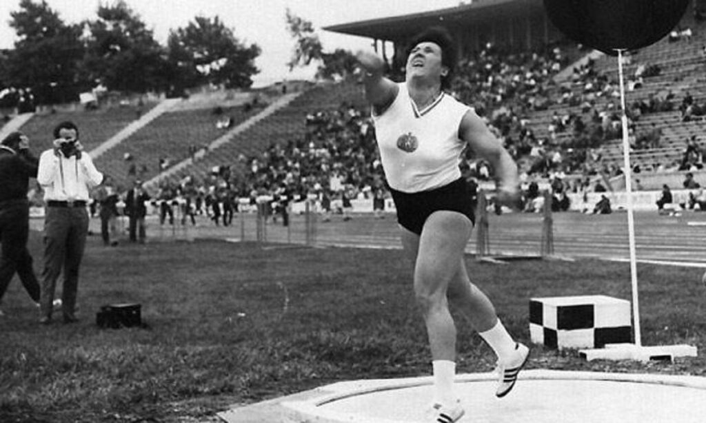 Μία από τις κορυφαίες σφαιροβόλους, η Ιβάνκα Χρίστοβα έφυγε από τη ζωή σε ηλικία 80 ετών. Είχε κατακτήσει δύο μετάλλια σε Ολυμπιακούς Αγώνες.