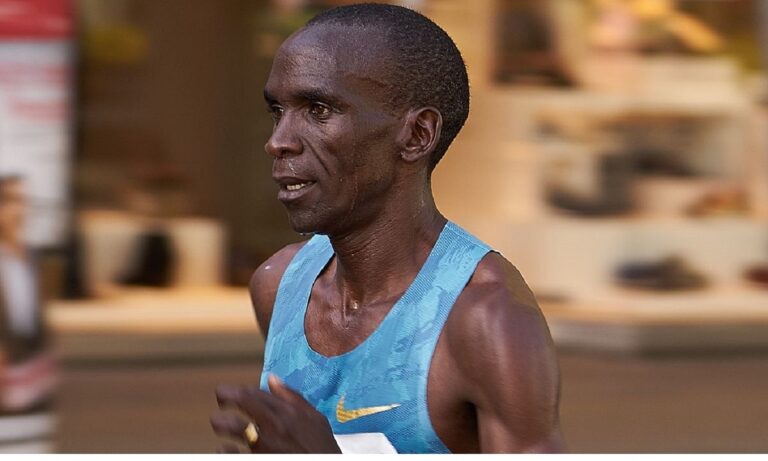 Ο Έλιουντ Κιπτσόγκε θα τρέξει στο μαραθώνιο στο Τόκιο την 1η Μαρτίου. Ο Κενυάτης θα επιστρέψει εκεί που πέρσι στέφθηκε χρυσός ολυμπιονίκης.