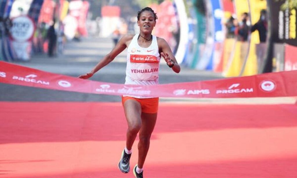 Η Γιαλεμζέρφ Γιεχουάλοου θα τρέξει τον Απρίλη στο μαραθώνιο Αμβούργου. Η αθλήτρια της Αιθιοπίας έσπασε πρόσφατα το παγκόσμιο ρεκόρ στα 10χλμ.