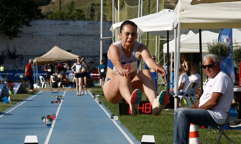 Η Κωνσταντίνα Μπερτσιμά ήταν νικήτρια στο μήκος στο Πανελλήνιο Πρωτάθλημα Κ20 που διεξάγεται στις Σέρρες με 6,21μ. που είναι ατομικό της.