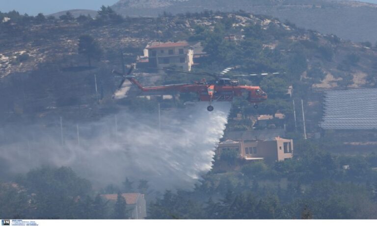 Φωτιά Πεντέλη: Αγωνία για το σπίτι της οικογένειας Στεφανίδη - Καιγόμαστε!!! - Καταγγελία για απουσία πυροσβεστικών