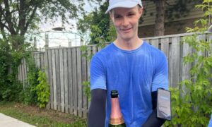 Άνδρας από το Τορόντο έτρεξε και στους 11.000 δρόμους της πόλης