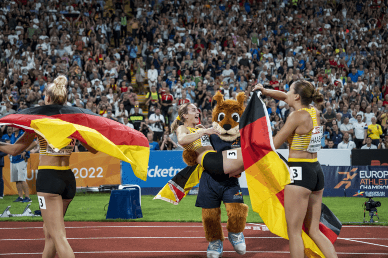 Η Πολωνή Αλεκσάντρα Λισόφσκα κατέκτησε το πρώτο χρυσό μετάλλιο στο Ευρωπαϊκό Πρωτάθλημα στο Μόναχο, κερδίζοντας στο μαραθώνιο με 2:28.36.