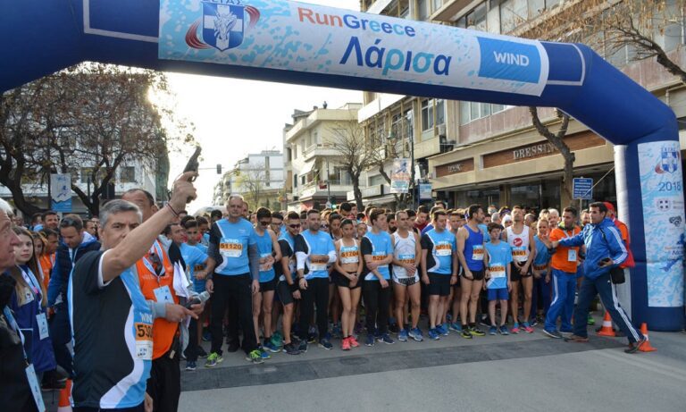 Την προσεχή Κυριακή διεξάγεται η σειρά Run Greece σε δύο πόλεις, την Πάτρα και τη Λάρισα. Παράλληλα θα γίνει το Πανελλήνιο Πρωτάθλημα 10χλμ.
