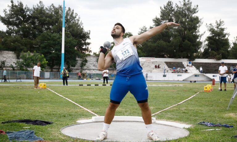 Ο Θεοφάνης Μαυροδόντης είχε μια πολύ καλή φετινή σεζόν στη σφαίρα που κορυφώθηκε με τη συμμετοχή του στο Παγκόσμιο Πρωτάθλημα Κ20 στο Κάλι.