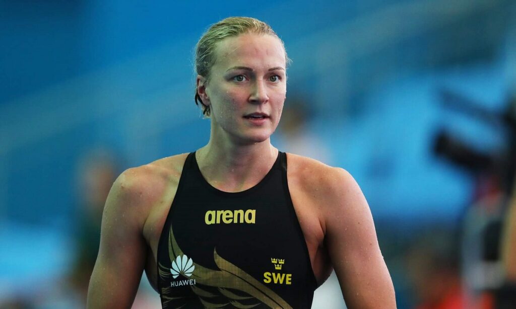 Η Σάρα Σιέστρεμ, που έχει σαρώσει τα μετάλλια στην κολύμβηση δοκίμασε τις δυνάμεις και στο τρέξιμο. Μετείχε στον αγώνα 15χλμ. στο Λίντινγκο.