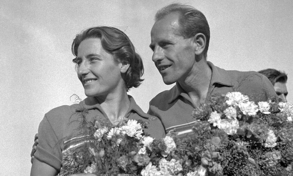 Τα 100 χρόνια από τη γέννηση του Emil Zatopek και της συζύγου του, Dana Zatopkova τιμά η Google με το σημερινό της (19/9/2022) Doodle.