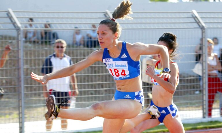 Η Χρυσούλα Γκουντενούδη ήταν από τις λίγες Ελληνίδες αθλήτριες που κατάφερε να ξεχωρίζει σε δύο αγωνίσματα στίβου, τα 400μ. και 400μ. εμπόδια.