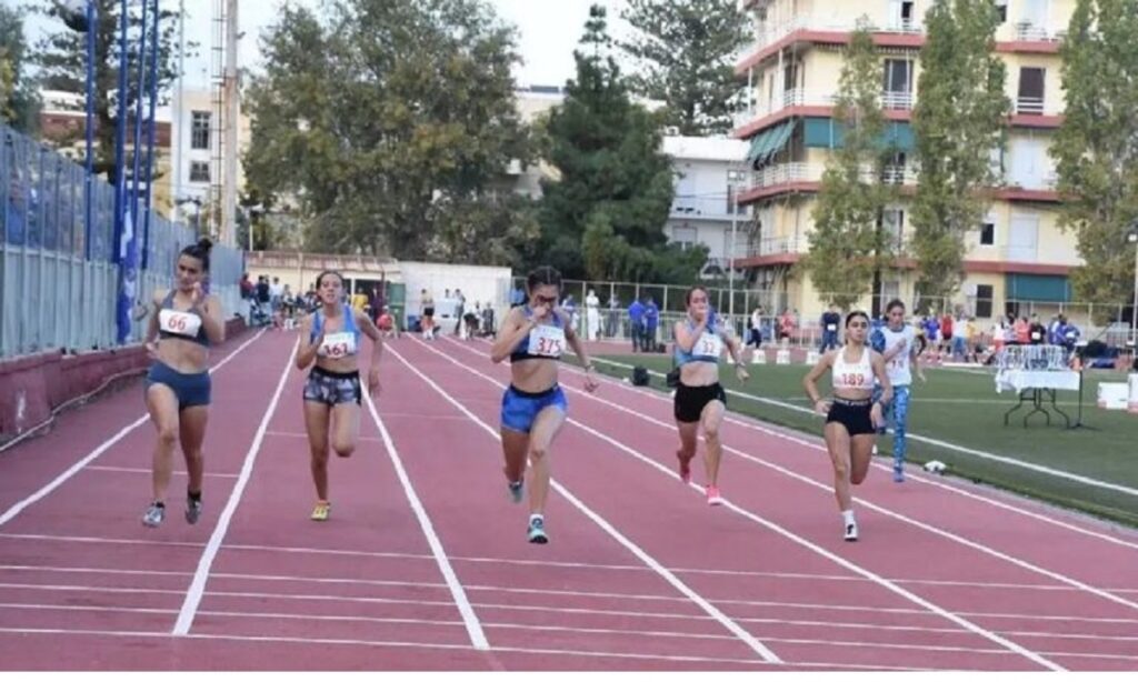 Αναστάτωση υπάρχει στα νησιά των Κυκλάδων, καθώς αποφασίστηκε απαγορευτικό απόπλου, ενώ ετοιμάζονται για τους Αιγαιοπελαγίτικους Αγώνες.