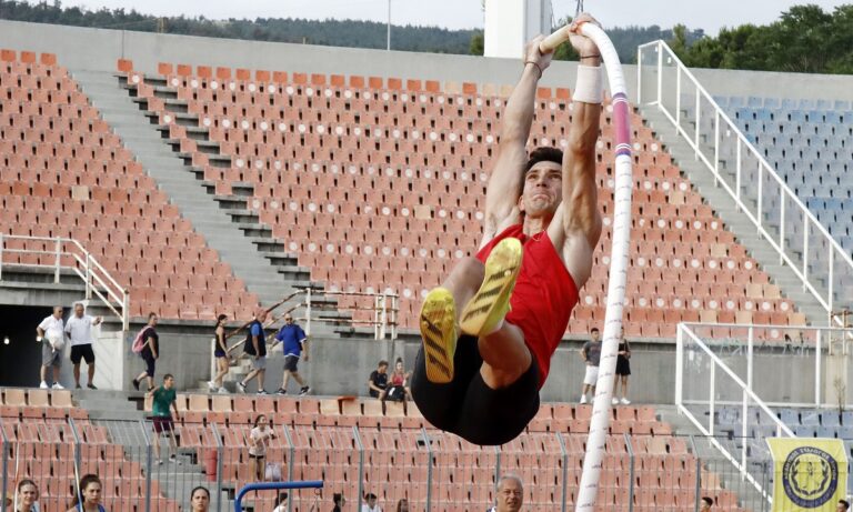 Ο Πέτρος Χατζίου έχει ξεκινήσει την προετοιμασία για τη νέα σεζόν, καθώς στα πλάνα του τη νέα σεζόν είναι ο κλειστός και ένα ατομικό ρεκόρ.