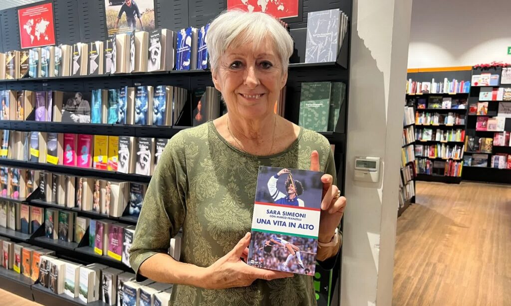 Μια θρυλική αθλήτρια, η ολυμπιονίκης του ύψους Σάρα Σιμεόνι εξέδωσε βιβλίο που αφορά τη ζωή της στο αγώνισμα που έγραψε τη δική της ιστορία.