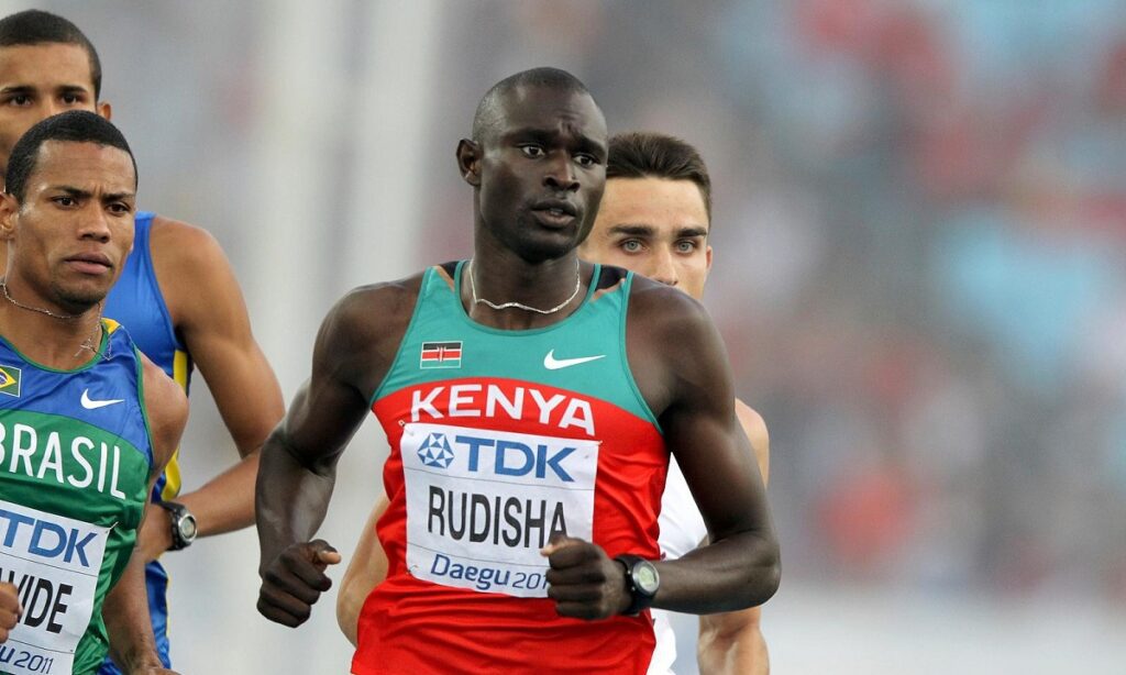 Σώθηκε από θαύμα ο Ντέιβιντ Ρουντίσα, καθώς ήταν σε ένα μικρό αεροσκάφος που επέβαινε και ο Κενυάτης ολυμπιονίκης βγήκε χωρίς τραυματισμό.