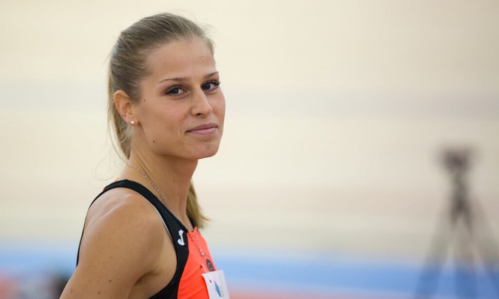 Η Ανίτα Χόρβατ είναι μια αθλήτρια που μόλις μπει στον αγωνιστικό χώρο είναι δύσκολο να μη την προσέξεις! Μακριά ξανθά μαλλιά και ύψος 1,74μ.