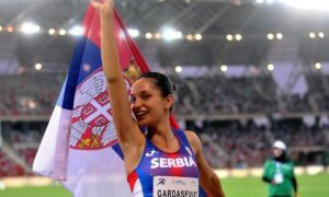 Piraeus Street Long Jump: Τρίτη επίδοση στην Ευρώπη από την Γκαρντάσεβιτς!